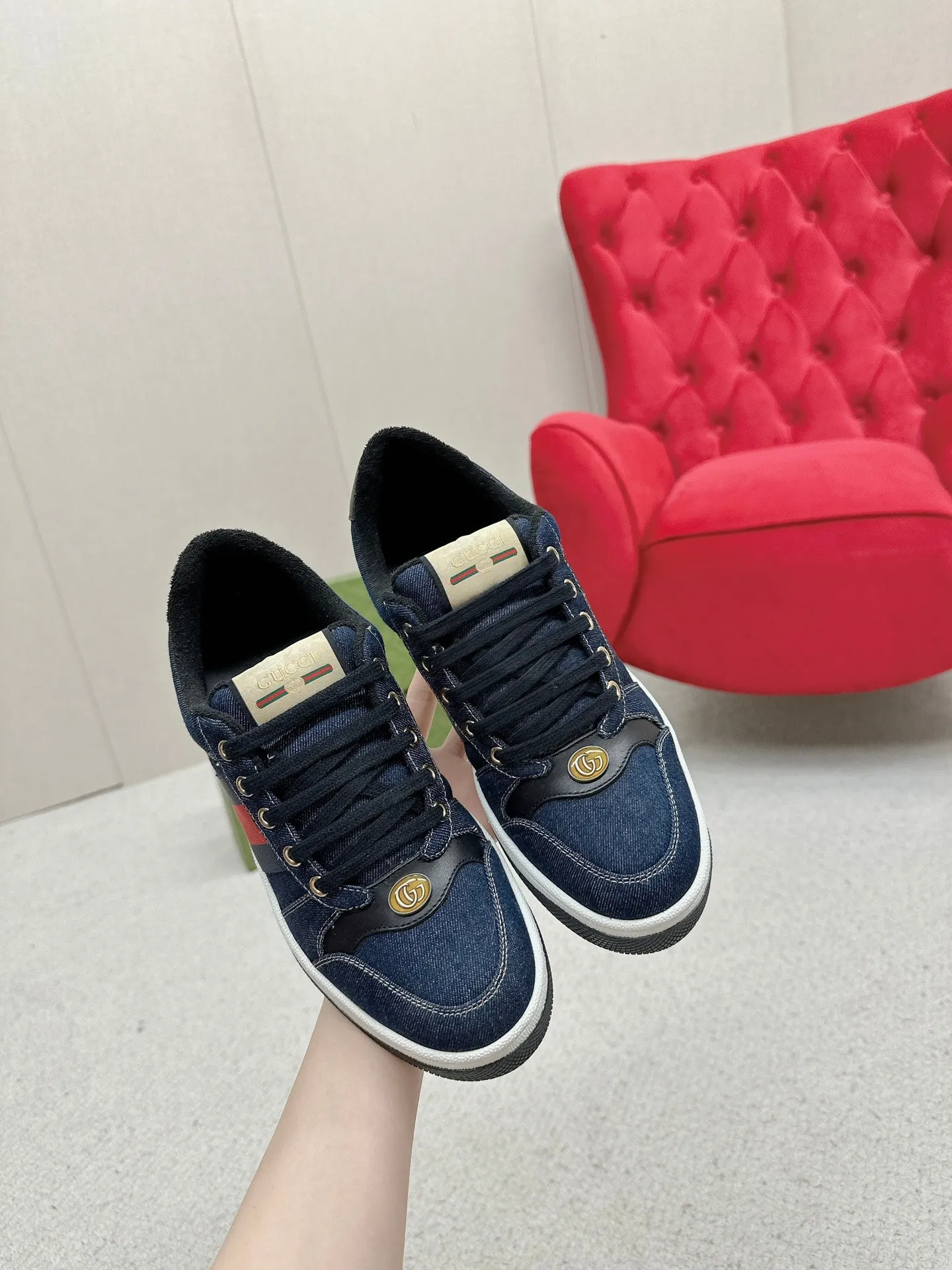 👟👟Ex-factory price 560👟👟 Men’s size +10 Gucci——purchased version GG series distressed dirty shoes-hot style is coming! 9 times out of 10 sales, you will definitely get the money. Ready stock! Spot goods! Spot goods! New colors added - the ultimate version on the market! Purchase the original version and develop it... fabric, material, outsole, and details can be compared at will! Open-mold Swarovski one-to-one replica rhinestone chain...Metal cherry pendant...Metal double G crystal cylindrical mark...Gucci original customized narrow webbing...Super flash series - flash diamond chain. The cherry decoration is detachable and can be changed into two to match with each other to show your personality. Exclusive color-brushed cowhide fabric. Hand-made distressed is very textured and has a sense of luxury! The details of the workmanship can be seen in the drawings, and no line is missed. The original terry cloth is delicate, soft and more comfortable and breathable. The privately stamped two-color original TPU outsole (lower layer is wider, upper layer is narrower). Matching packaging⭐️ Size: Female 35-40 Male 39-44 (Female 41 Male 45 customized)